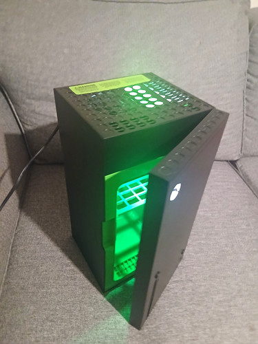 Xbox series mini fridge - x,